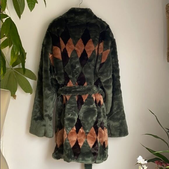 New Antik Batik
Khalim Coat   - Picture 4 of 8